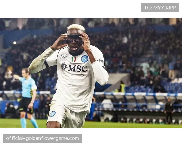 实时：那不勒斯前锋奥斯梅恩因伤被换下，伤势情况有待评估。